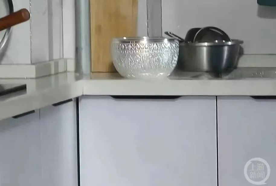 DƬ